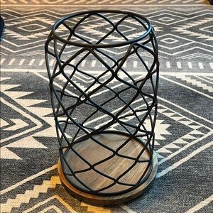 Keurig K-cup holder. Black metal and walnut base